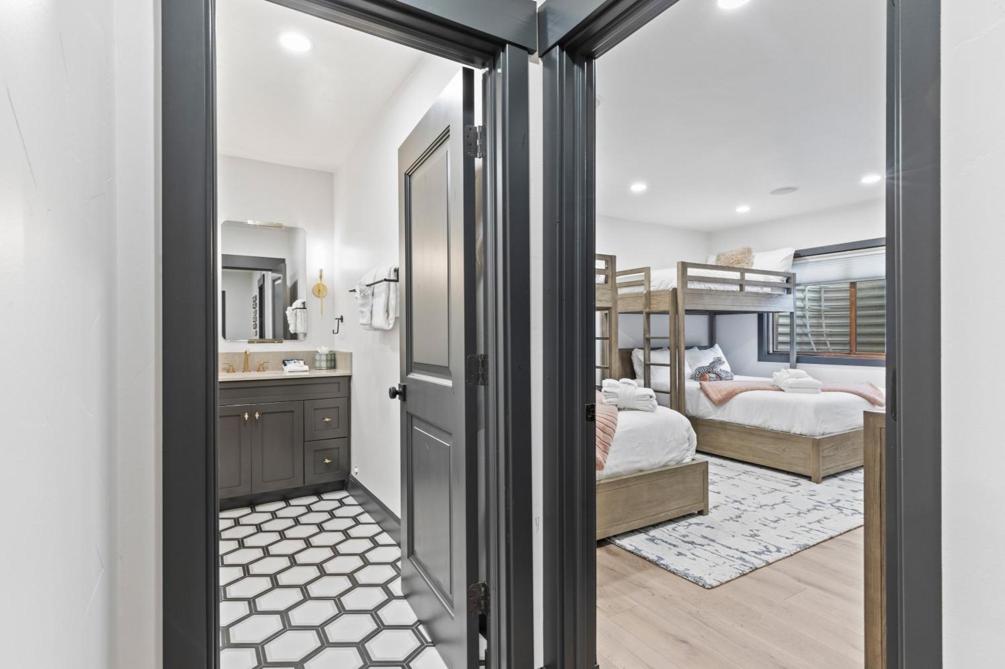 909 Park Ave Home パークシティ エクステリア 写真
