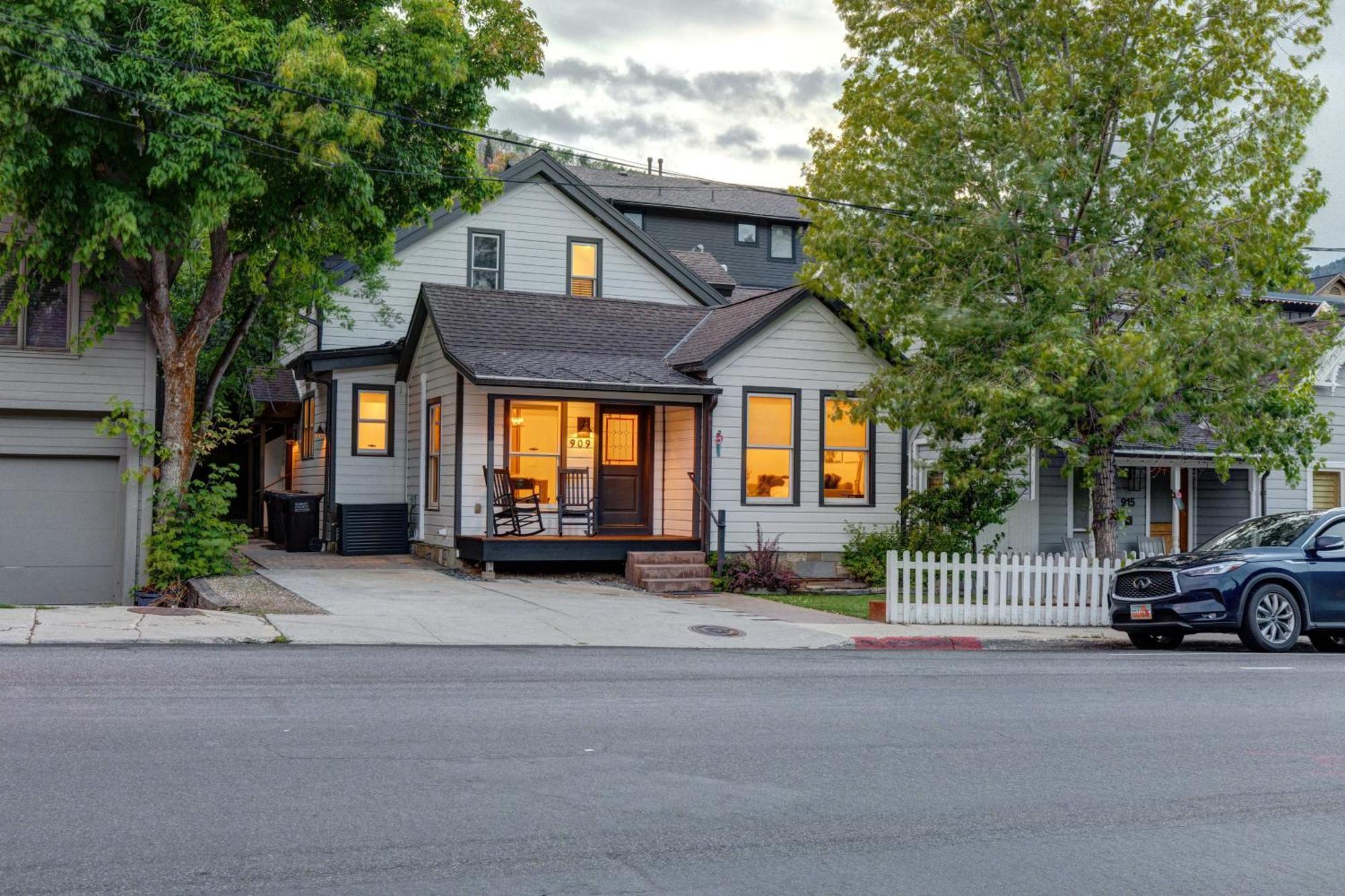 909 Park Ave Home パークシティ エクステリア 写真